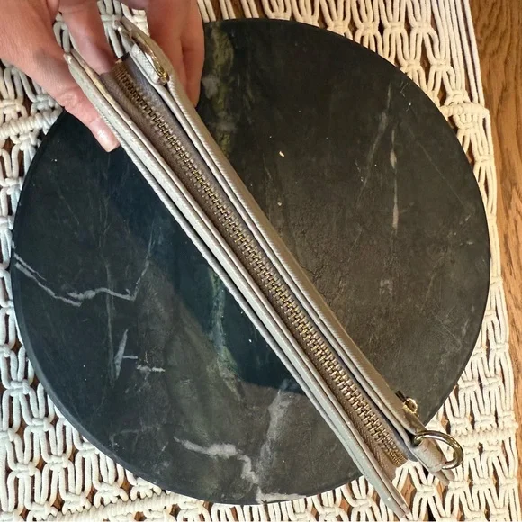 Calpak travel crossbody wallet - Picture 8 of 8